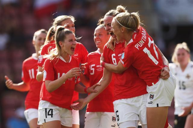 【女足欧洲杯】米德3球 英格兰8比0挪威创多项纪录(1)
