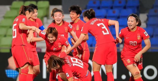 中国女足大获全胜，21岁孙雯停球转身进球，对手的乌龙球太离谱了(1)