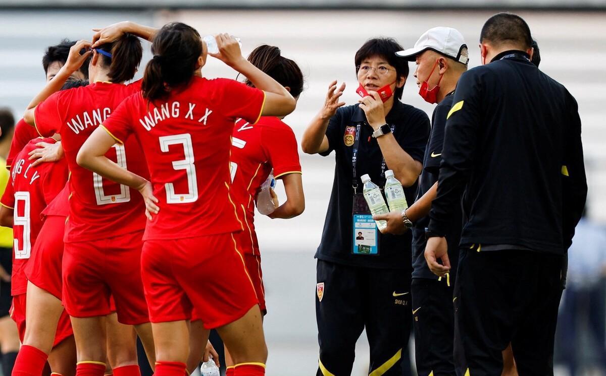 中国女足安全抵达旧金山：将进行10场热身赛，张琳艳唐佳丽未随队(4)