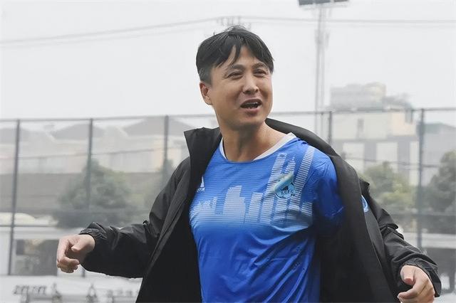 国足名宿祁宏：涉假让球被判坐牢5年，出狱重回绿茵场，年薪10万