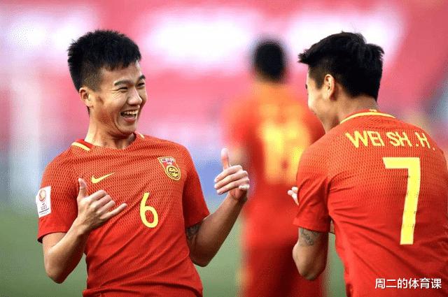 中国男足在国家队“不挣钱”？女足拿到的津贴更多，球迷：凭实力