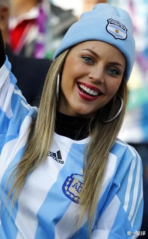 阿根廷5比0大胜阿联酋，显冠军相，迪马利亚状态神勇，2号是个坑