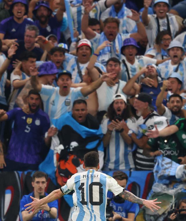 被阿根廷球迷抢位置，却遭国内网友谩骂，当事人：不懂为什么挨骂(8)