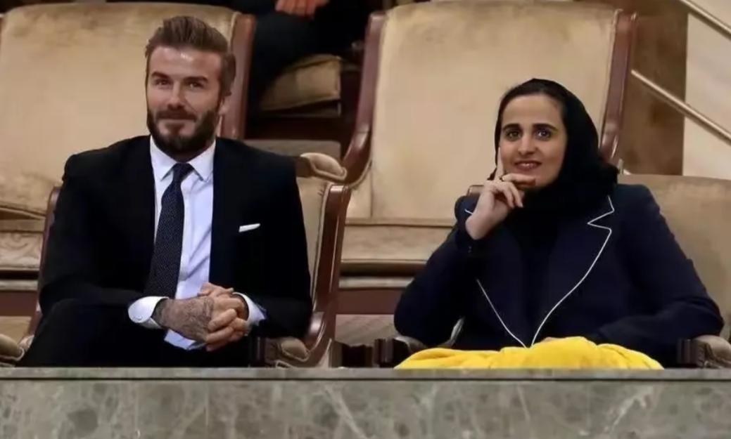 莫扎太后女儿看世界杯！穿西服坐在贝克汉姆旁边，长得酷似哈马德(4)
