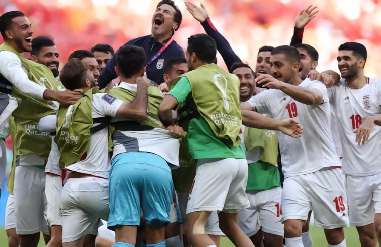 世界杯：伊朗VS美国；两队激烈争夺名额，主队目前优势比较大(3)