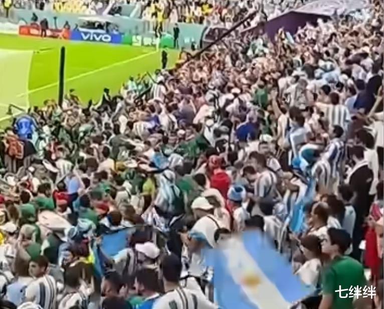 不道歉不让座还骂人！世界杯中国球迷座位被阿根廷球迷强占(3)