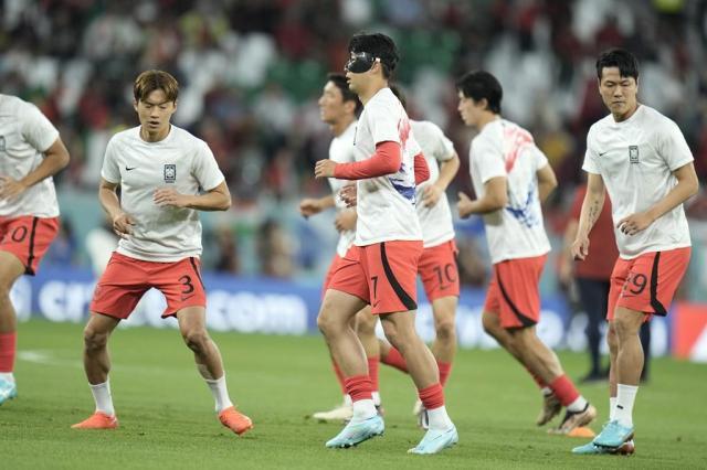 【世界杯】C罗乌龙助攻成就金英权，葡萄牙暂1-1韩国(2)