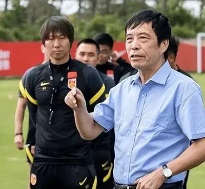 新年中国足球备受期待的三件事：铁子坦白；陈戌源下课；女足腾飞(2)