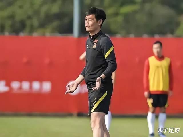 争议！足协决定继续相信1-3输越南的本土主帅，球迷怒了(1)