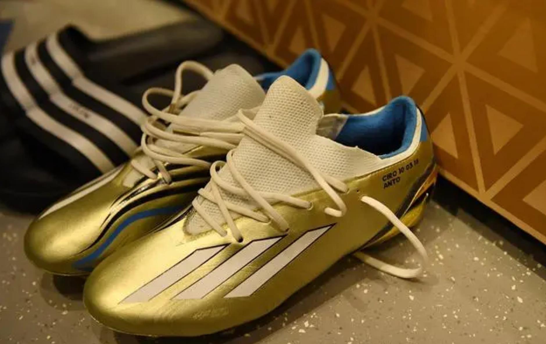 梅西穿adidas普通款球鞋训练！他的世界杯金色战靴，被老婆收藏了(7)
