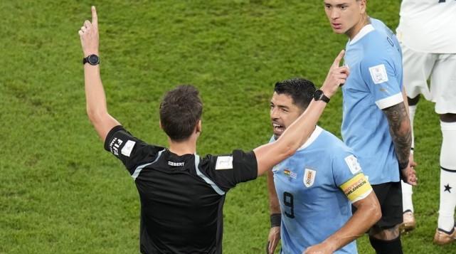 FIFA官宣，乌拉圭收重磅罚单，4人被禁赛10场，罚款12万(4)