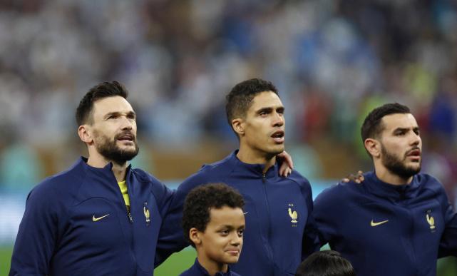 29岁中卫瓦拉内宣布退出法国队！10年国脚生涯3战世界杯，获1冠1亚(2)