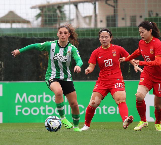 2-1险胜！中国女足小试牛刀，王珊珊建功，西班牙球队惨遭大逆转(8)