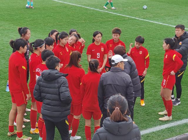 2-1险胜！中国女足小试牛刀，王珊珊建功，西班牙球队惨遭大逆转(11)