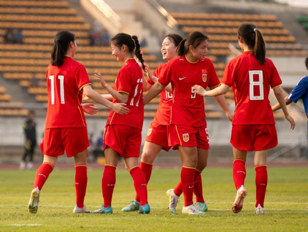提到中国女足，我们会想到王霜、张琳艳、唐佳丽等人，其实在U20女足，我们看到像霍(2)