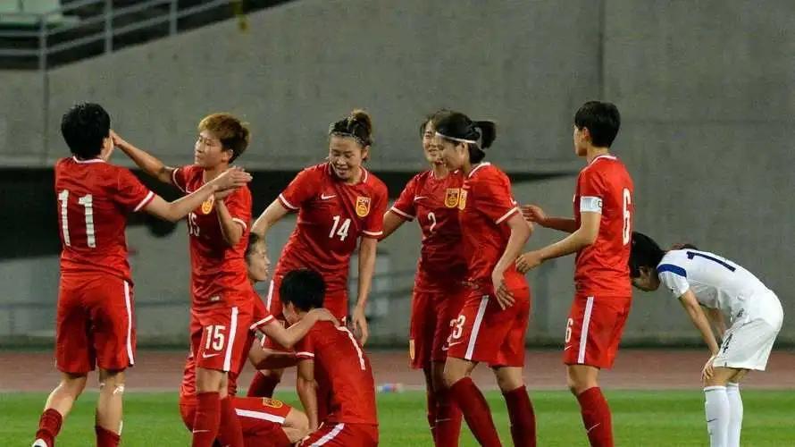 提到中国女足，我们会想到王霜、张琳艳、唐佳丽等人，其实在U20女足，我们看到像霍(10)