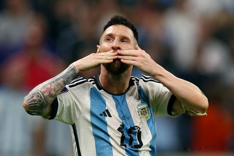 阿根廷队在 2022 年世界杯后引发狂热，但是为什么尽找鱼腩热身？
彭博社报道，(1)