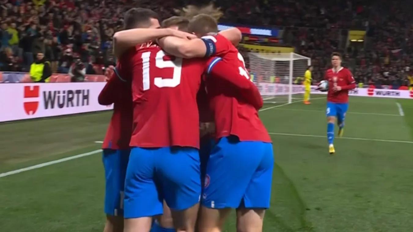 欧洲杯疯狂一夜！捷克开场连进两球闪击波兰，奥地利4-1大胜！(1)