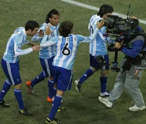 绝了，阿根廷队霸想执教梅西！曾威胁断腿球王，他比特维斯明智(1)