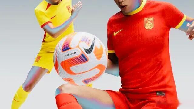 中国女足世界杯球衣出炉!主场球衣几乎一身红，客场球衣几乎一身黄，个人觉得，耐克这