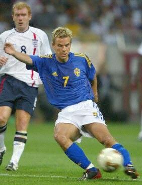 一场比赛三个来自瑞典的主教练？韩日世界杯英瑞之战你还记得吗？(19)