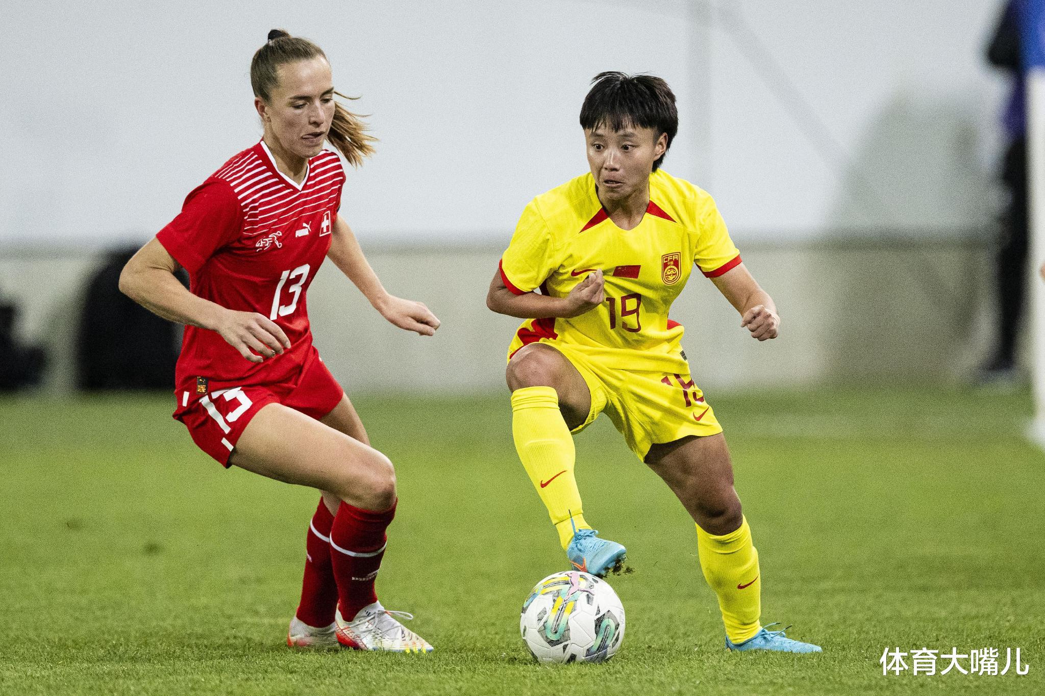 女足0-0瑞士：王霜该尝试9号半，定位球战术有惊喜(2)