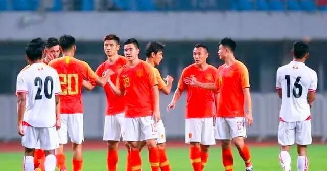 中国男足，退钱哥已经到卡塔尔世界杯现场了，遗憾这里没有中国红(2)