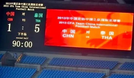 中国男足，退钱哥已经到卡塔尔世界杯现场了，遗憾这里没有中国红(5)