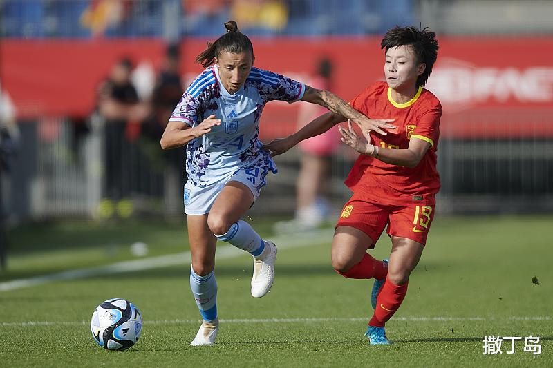 中国女足0比3西班牙评分：一将高分两人不及格，中前卫不尽人意(4)