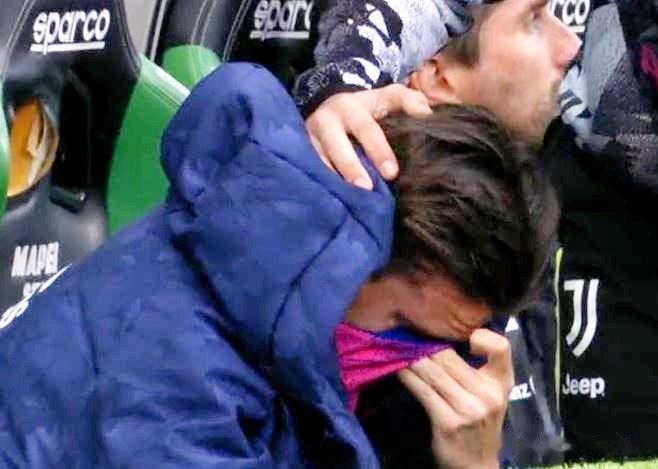 这位尤文图斯球员在失误导致丢球后泪流满面

尼科洛-法乔利在意甲第30轮对阵萨索(1)