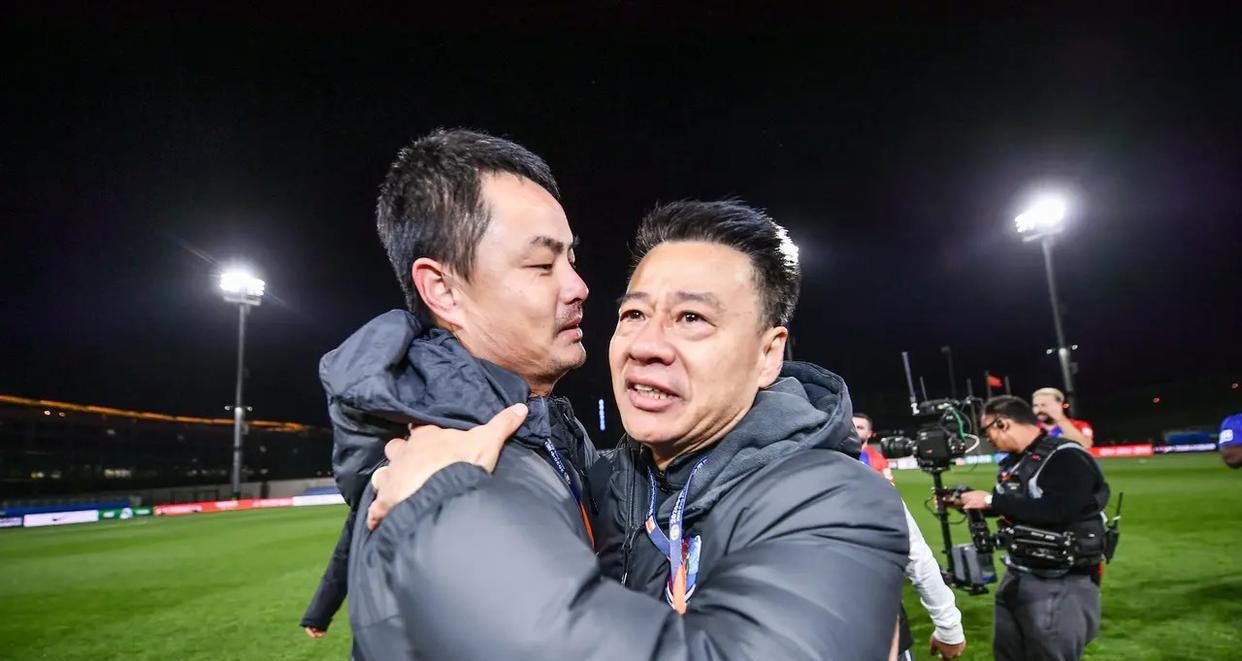 吴金贵评为4月最佳教练，为什么不是压着踢的谢晖？(3)