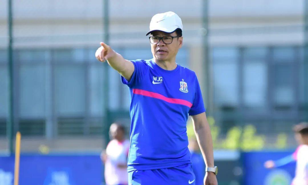 吴金贵评为4月最佳教练，为什么不是压着踢的谢晖？(5)