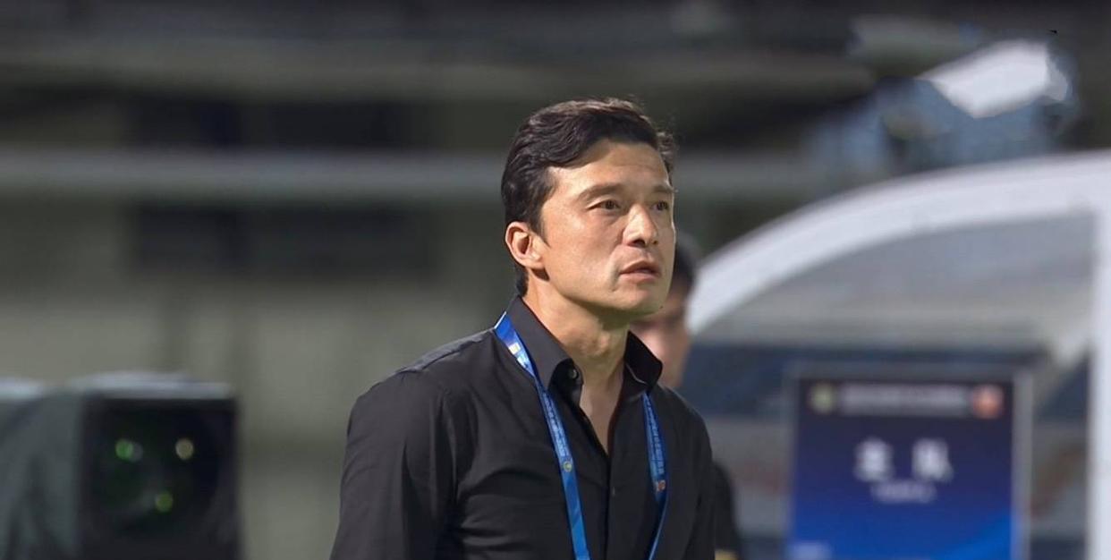 吴金贵评为4月最佳教练，为什么不是压着踢的谢晖？(8)