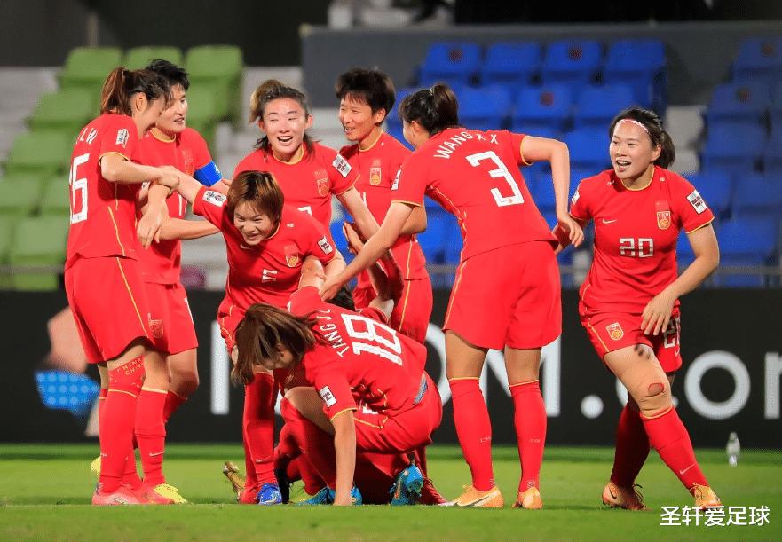 0-1！卫冕冠军倒下，92分钟遭绝杀丢冠，中国女足双子星屈居亚军(10)