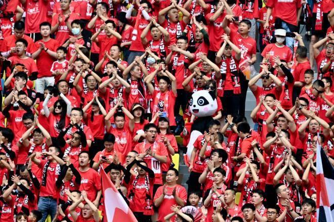 蓉平：中国足球需要金牌球市，挺身而出的为何是成都？(3)