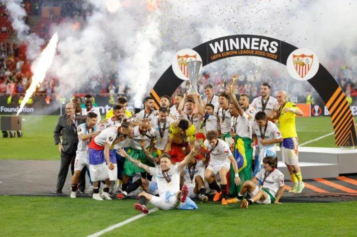 赛点之王！梅西队友2次点球2夺冠军，阿根廷世界杯冠军+欧联杯冠军(1)