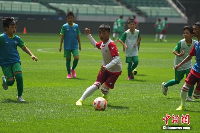 特别的“六一”：新工体首迎藏族儿童足球队(3)