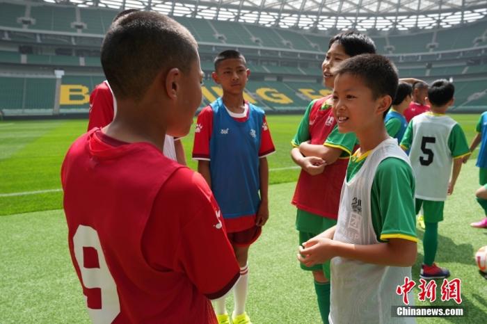 特别的“六一”：新工体首迎藏族儿童足球队(7)