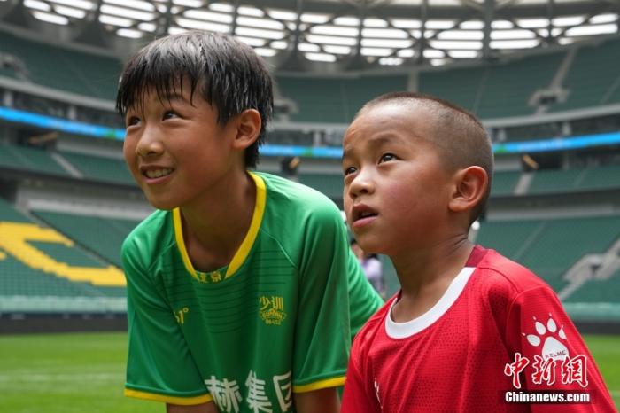 特别的“六一”：新工体首迎藏族儿童足球队(8)