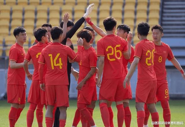 中国男足4比0胜缅甸，国足后卫的防守让人无奈，王上源的表现不错