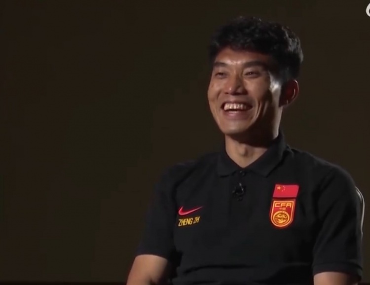 #郑智谈退役# 在接受央视足球之夜采访时，郑智谈到了自己的职业生涯，他说最遗憾的(1)