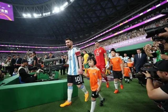 6.15阿根廷男足与澳大利亚队在北京工人体育场进行了一场国际友谊赛。

据说这场(2)
