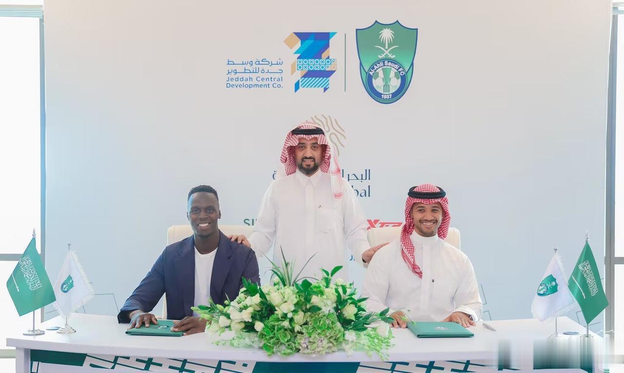 足球：吉达国民官宣门迪加盟

沙特联俱乐部吉达国民官方宣布，从切尔西签下31岁门(1)