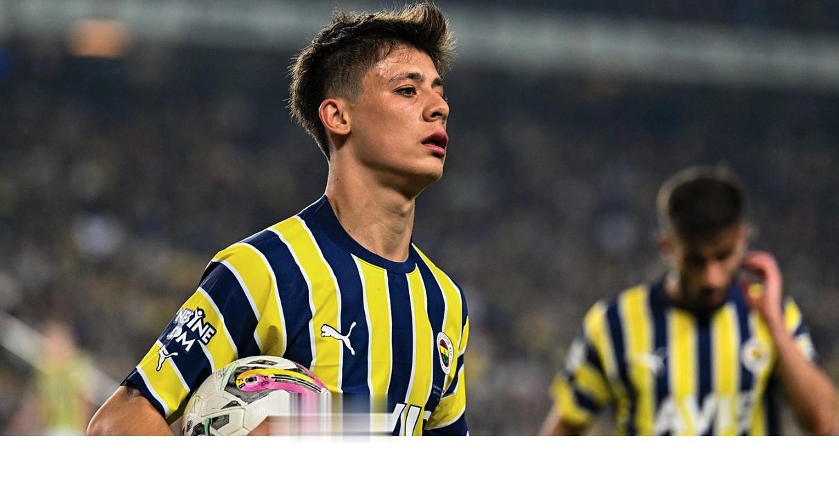 皇马引进“土耳其梅西”
皇马在签下18岁中场球员阿尔达·古勒的竞争中击败了竞争对