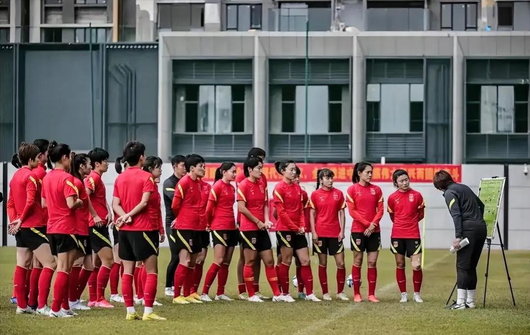 女足世界杯日益临近，不出意外，中国女足世界杯走势如下

小组赛
中国(2:1)丹