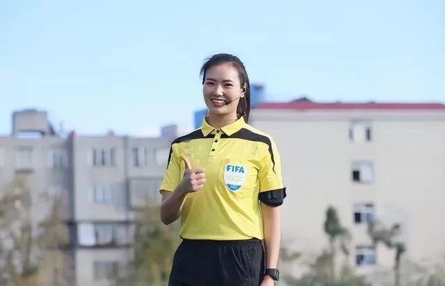 四川眉山高校女教师出征执法2023女足世界杯，系唯一中国裁判员(2)