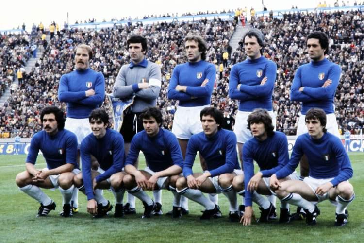 1982年的今天7月11日，意大利队在西班牙马德里举行的第12届世界杯决赛上3:(3)