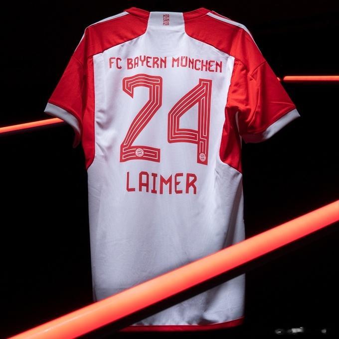 # 天下足球##德甲# 拜仁官方宣布，新援莱默尔将身穿24号球衣征战新赛季。拜仁(1)