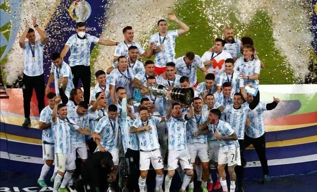 梅西带队的阿根廷国家队成绩：

2006世界杯八强，被德国（季军）淘汰，小将出道(2)