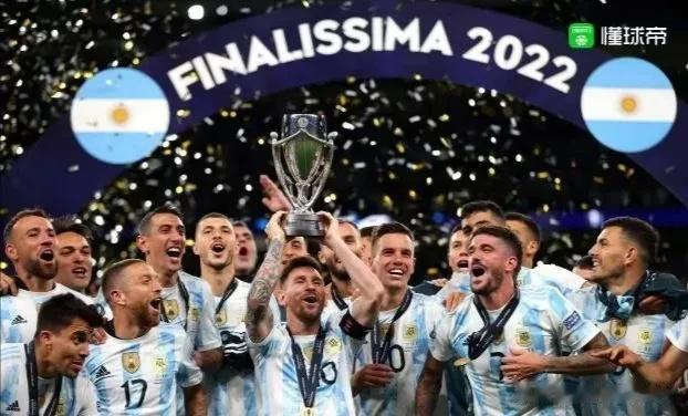 梅西带队的阿根廷国家队成绩：

2006世界杯八强，被德国（季军）淘汰，小将出道(3)